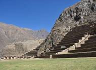 Terraços agrícolas de Ollantaytambo, no Valle Sagrado, perto de Cusco, no Peru